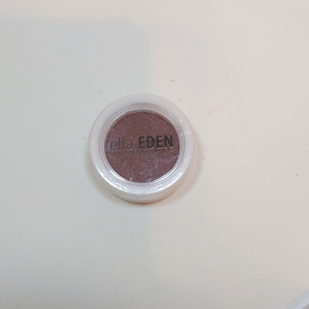 Eyeshadow - Picture 2 of 4